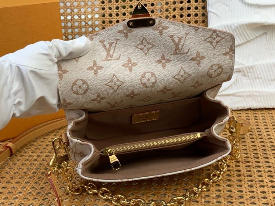 LOUIS  VUITTON