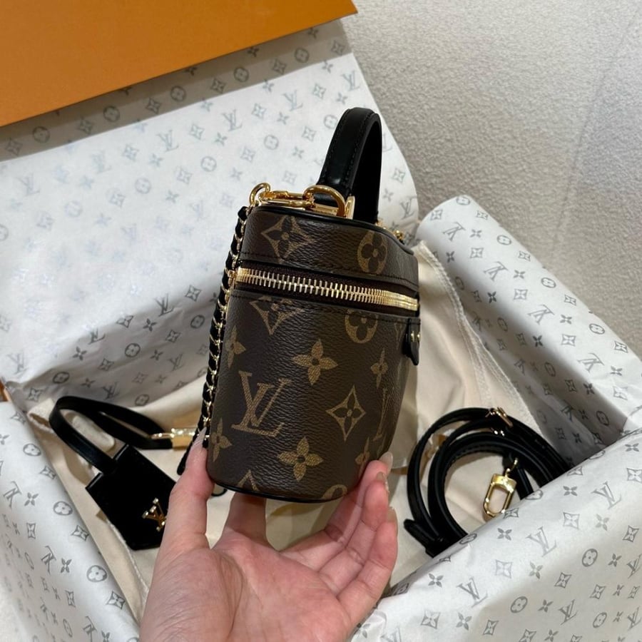 LOUIS  VUITTON