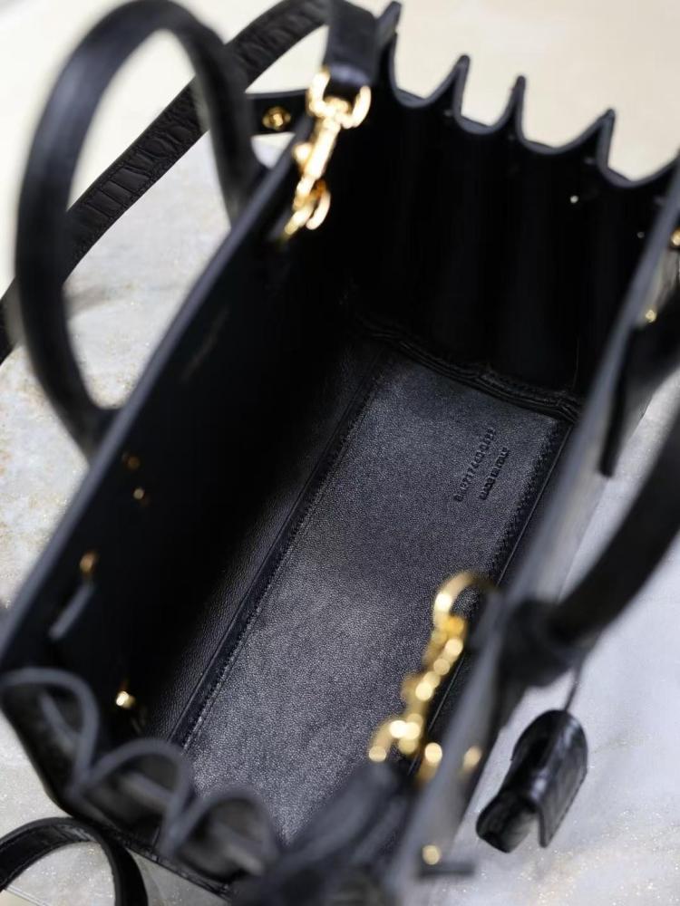 SAINT LAURENT