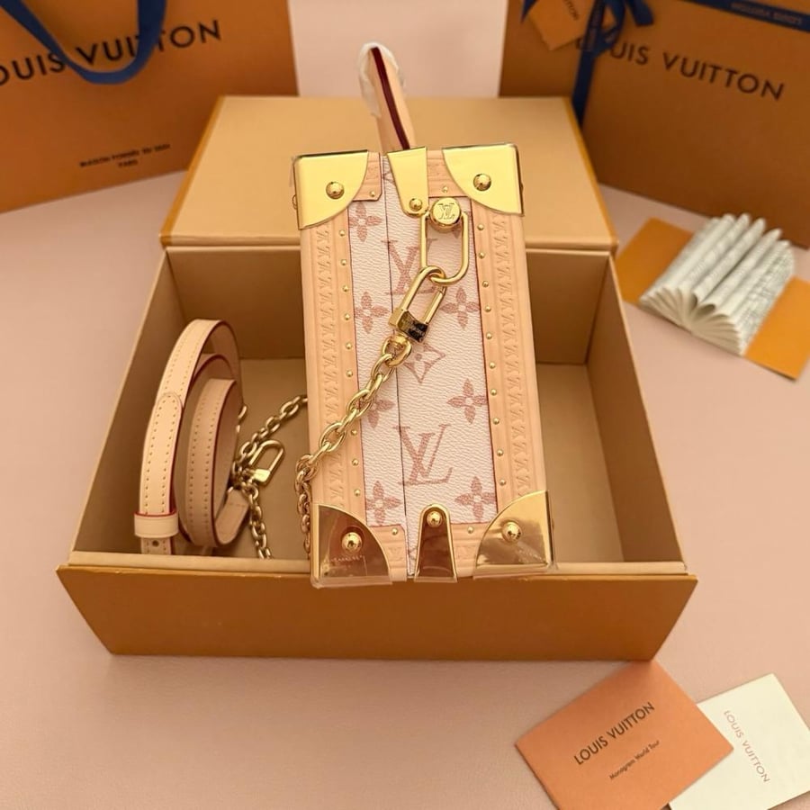 LOUIS  VUITTON