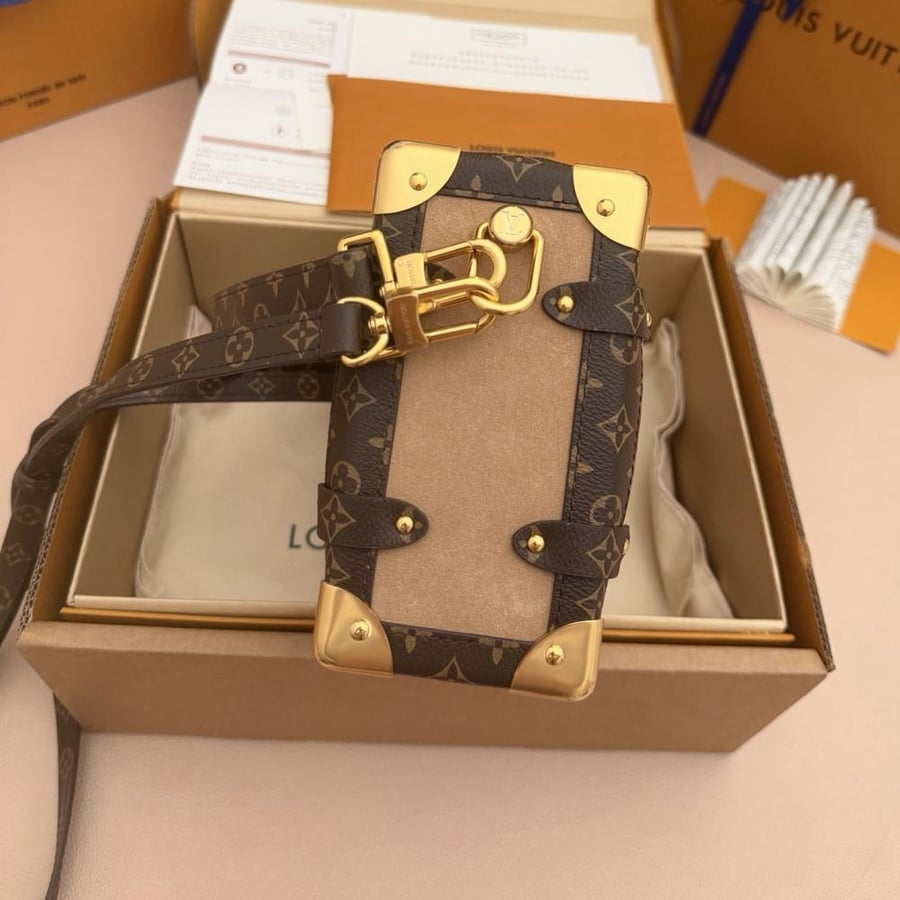 LOUIS  VUITTON