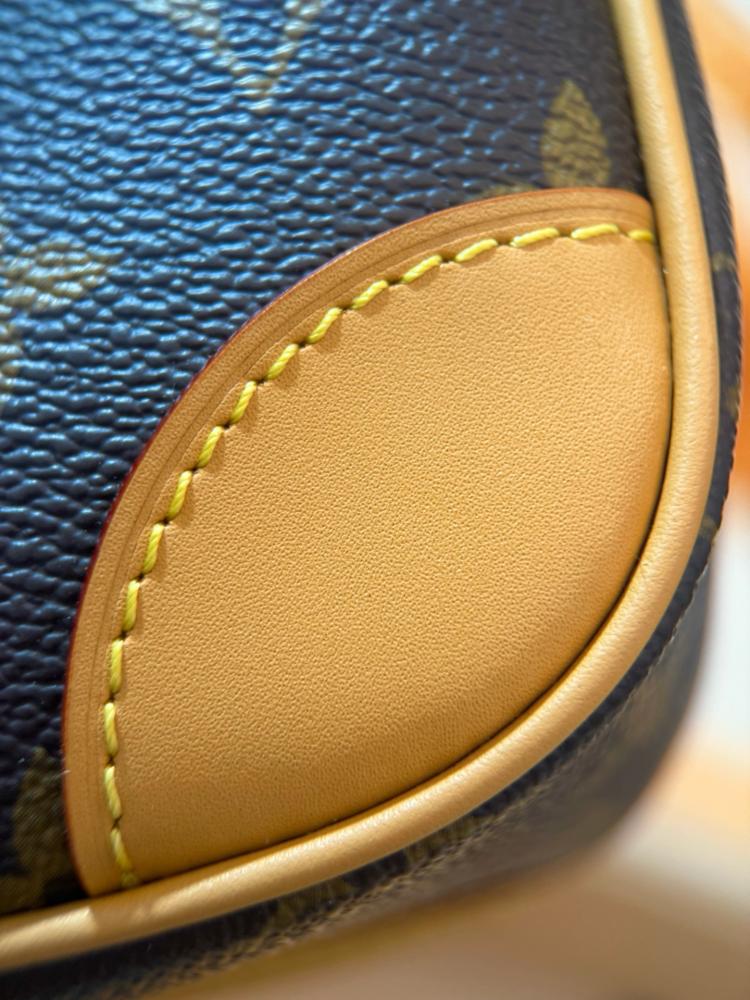 LOUIS  VUITTON
