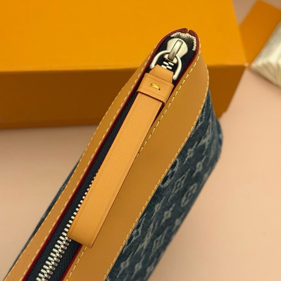 LOUIS  VUITTON