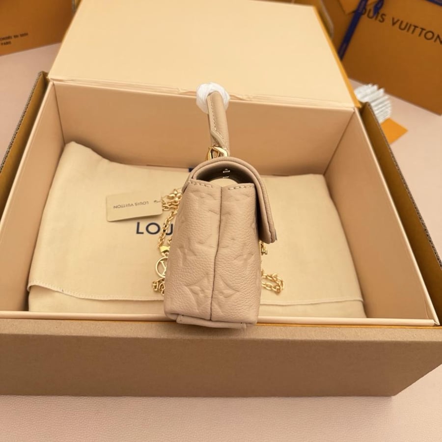 LOUIS  VUITTON