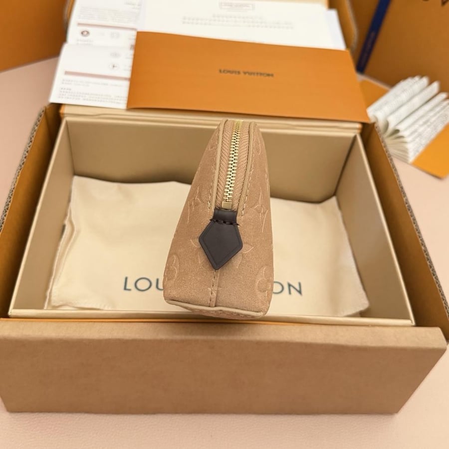 LOUIS  VUITTON