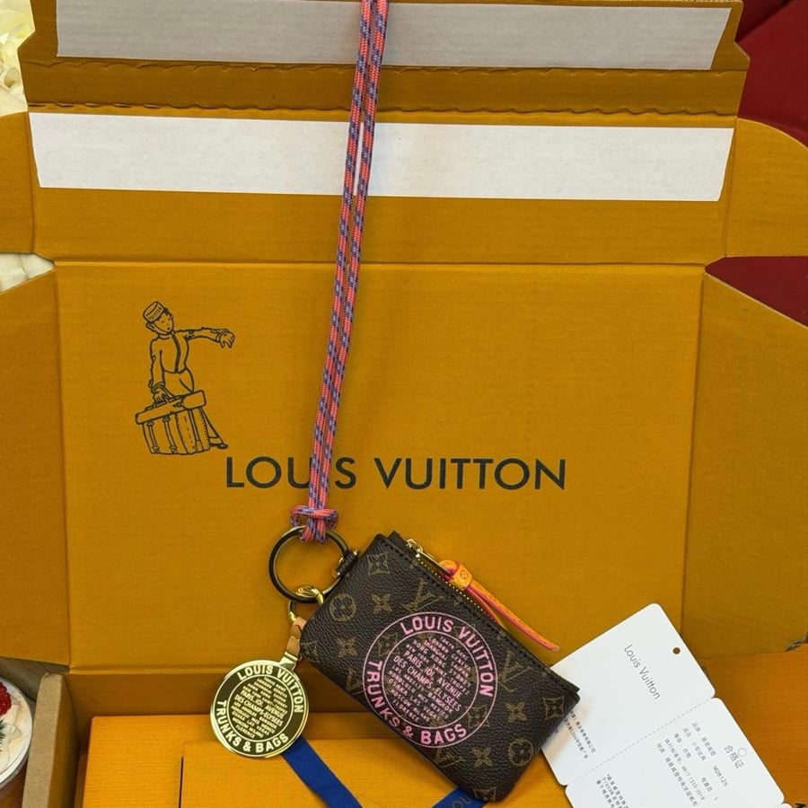 LOUIS  VUITTON