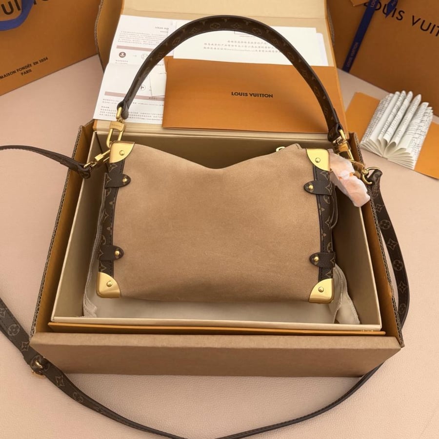 LOUIS  VUITTON