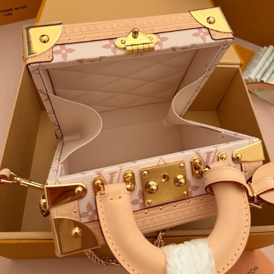 LOUIS  VUITTON