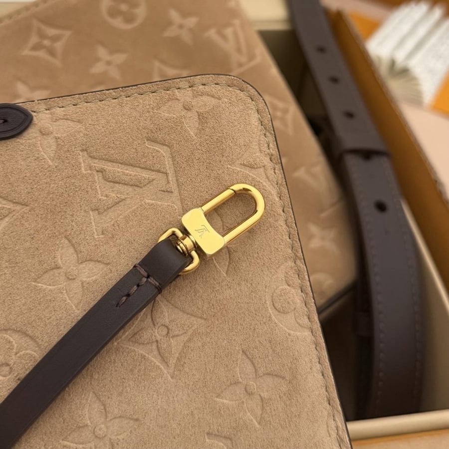 LOUIS  VUITTON