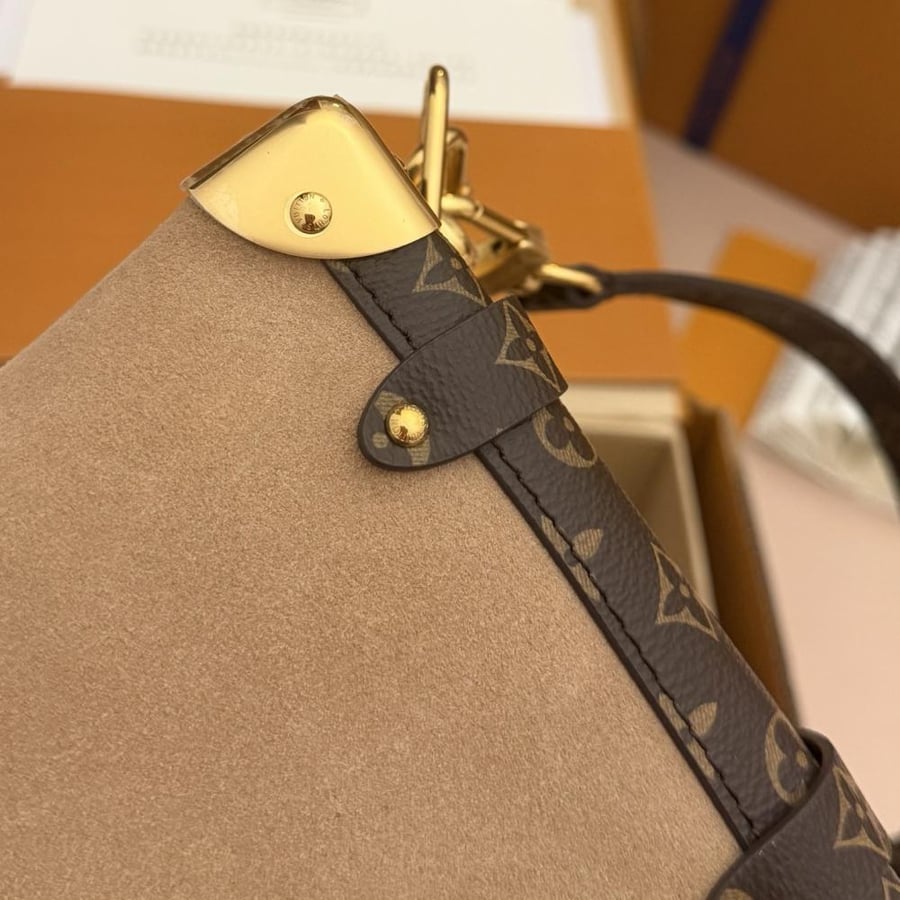 LOUIS  VUITTON