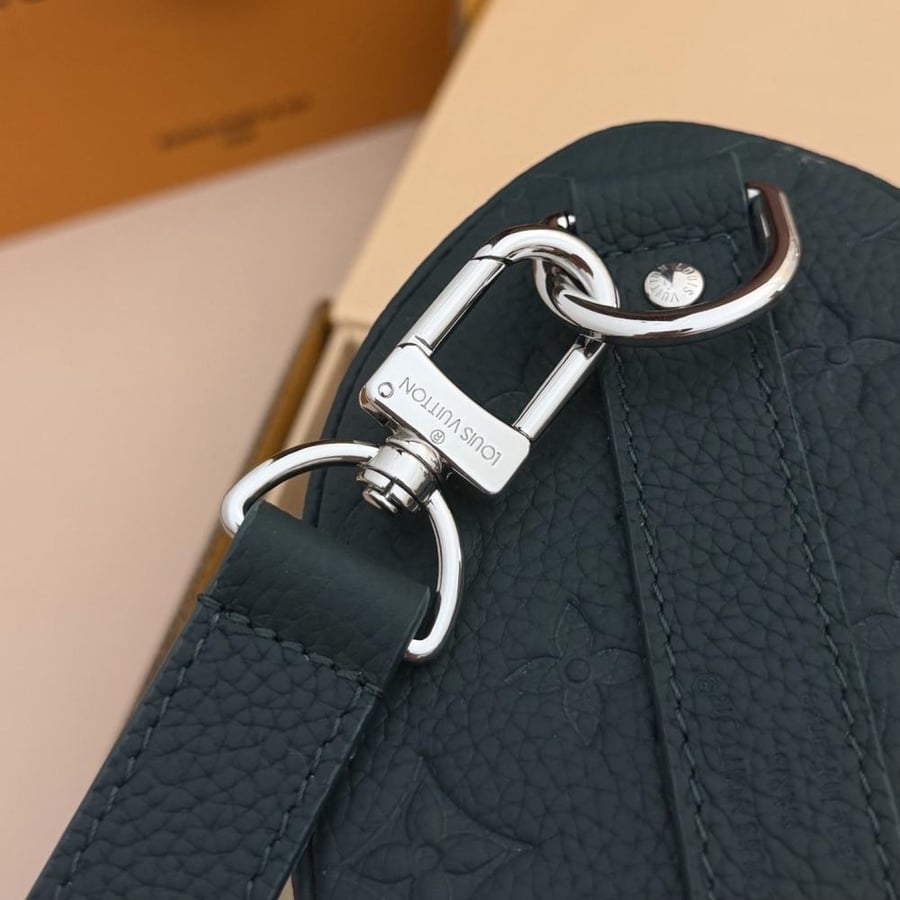 LOUIS  VUITTON