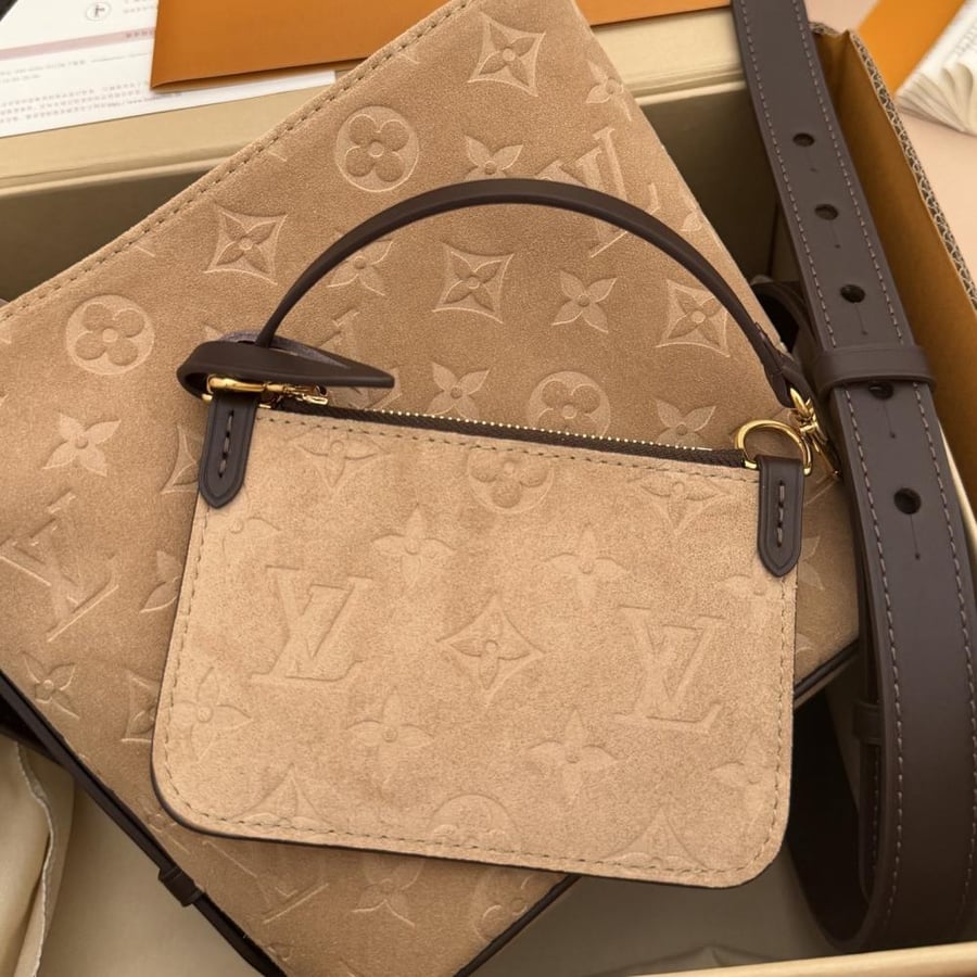LOUIS  VUITTON