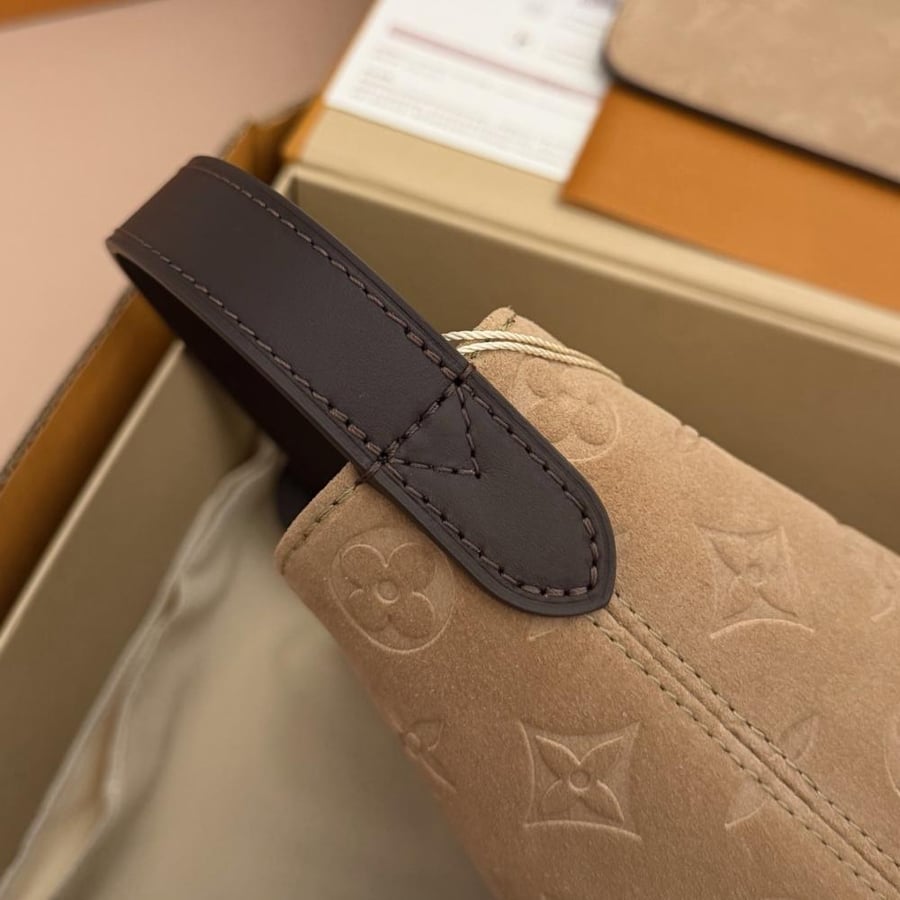 LOUIS  VUITTON