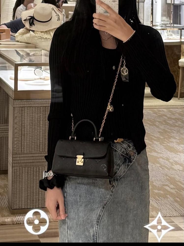 LOUIS  VUITTON