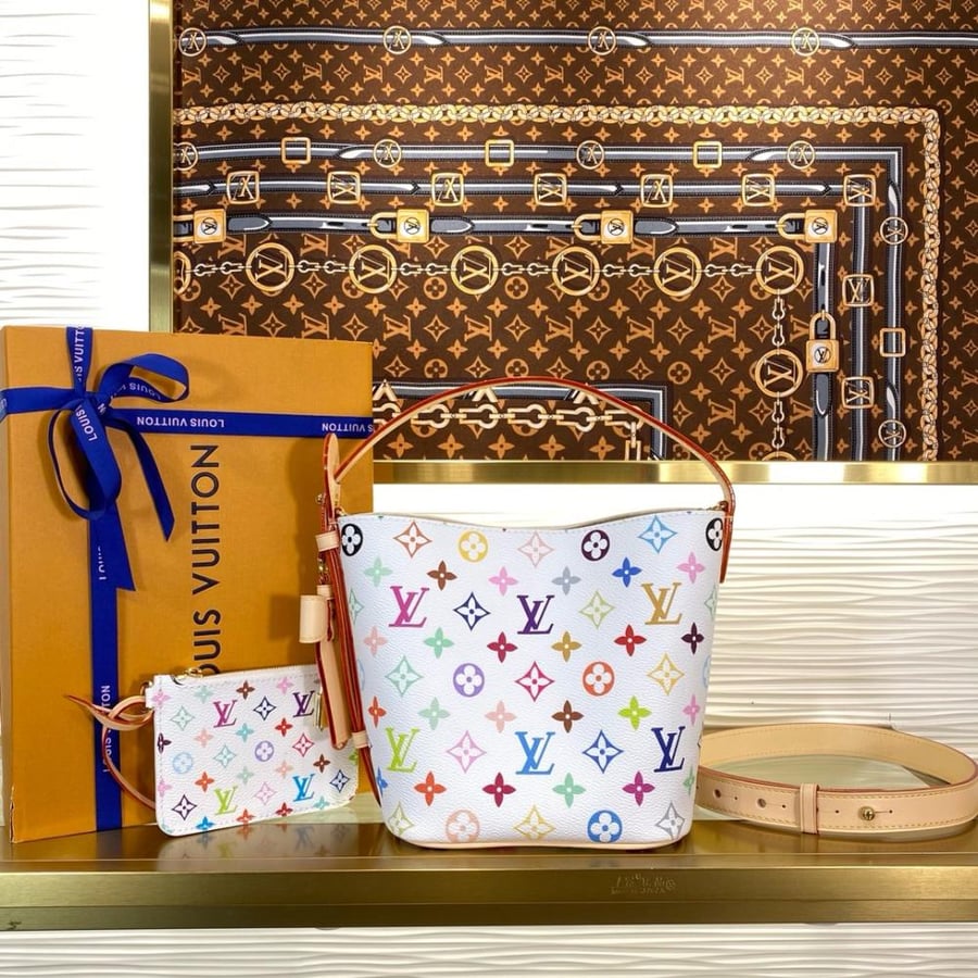 LOUIS  VUITTON