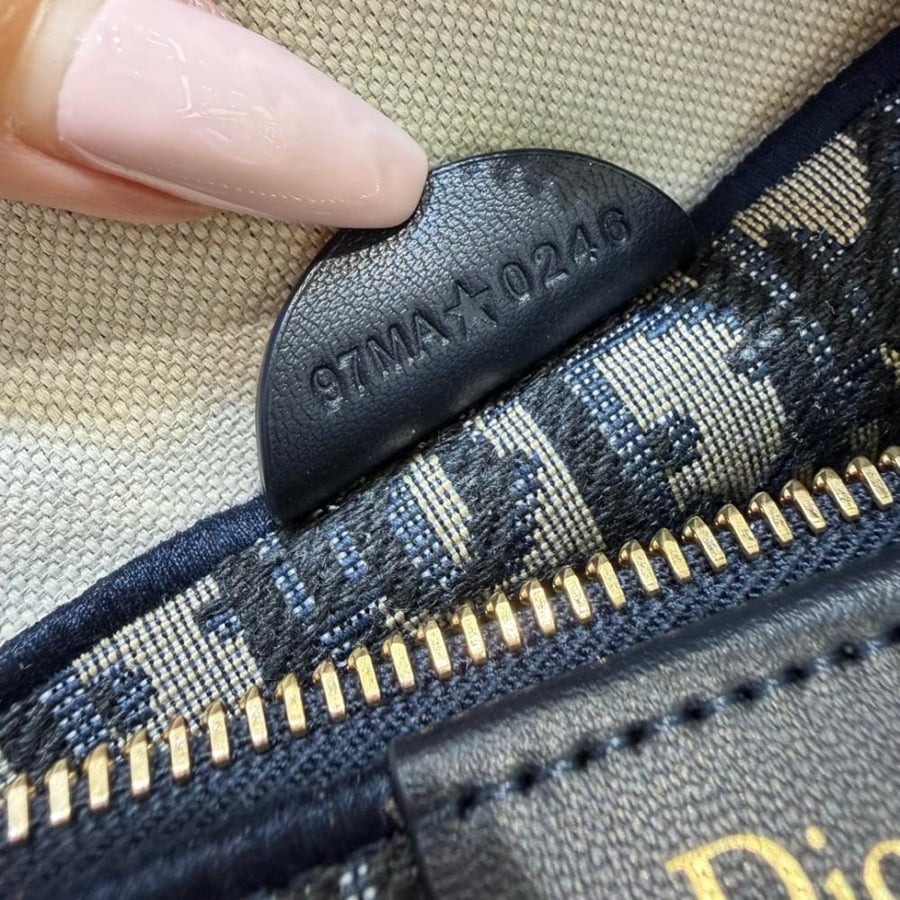 DIOR