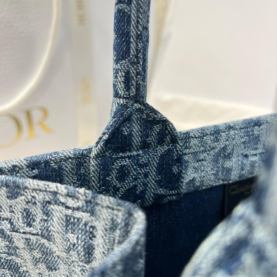 DIOR