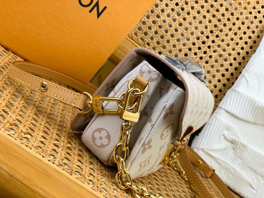 LOUIS  VUITTON