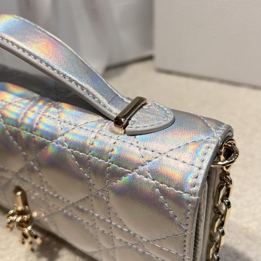 DIOR