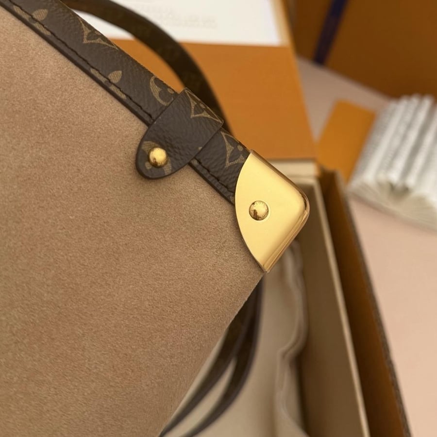 LOUIS  VUITTON
