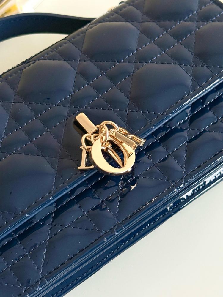 DIOR
