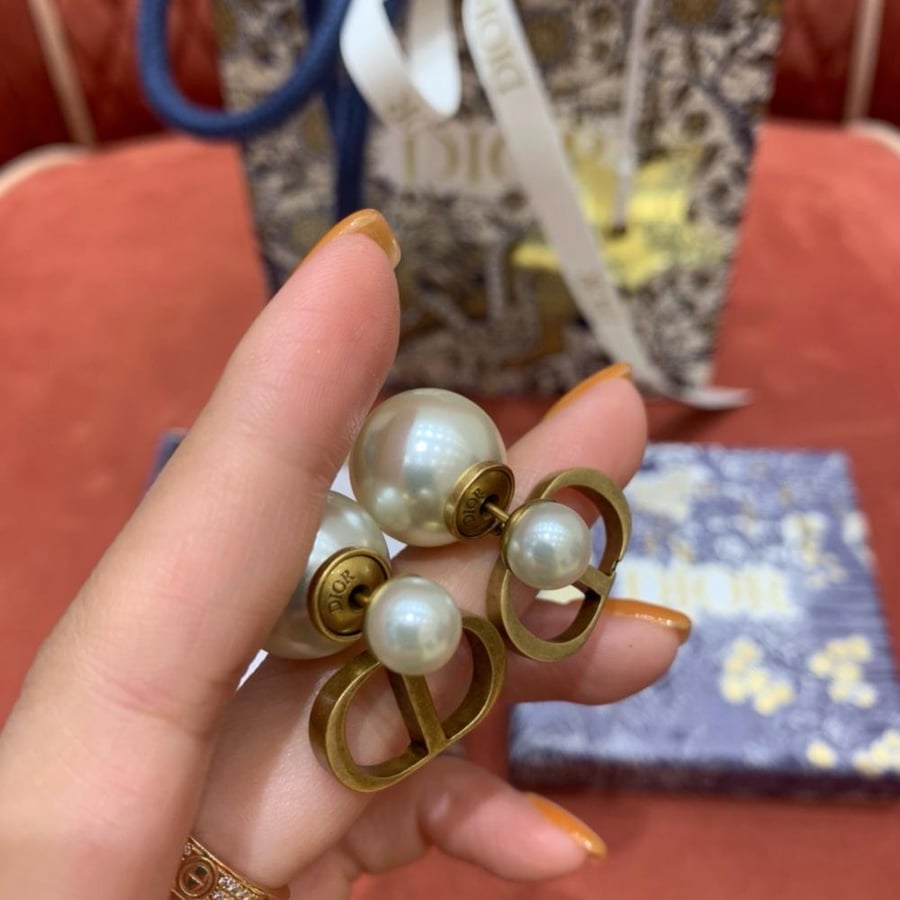 DIOR