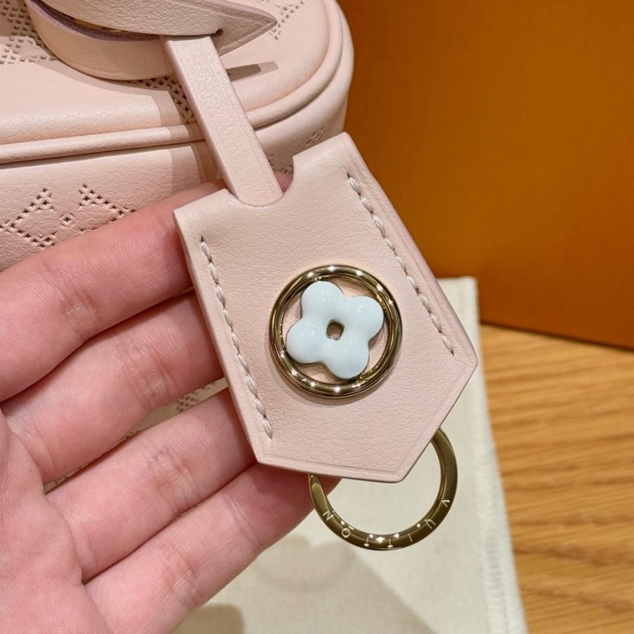 LOUIS  VUITTON