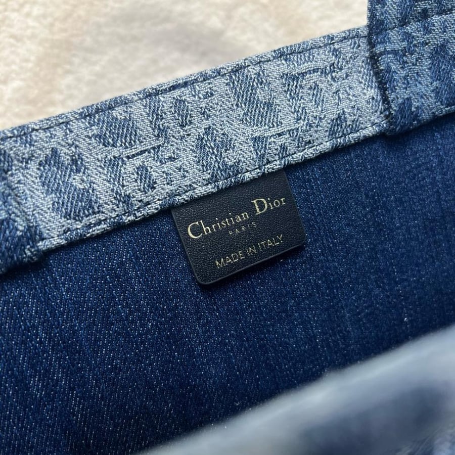 DIOR