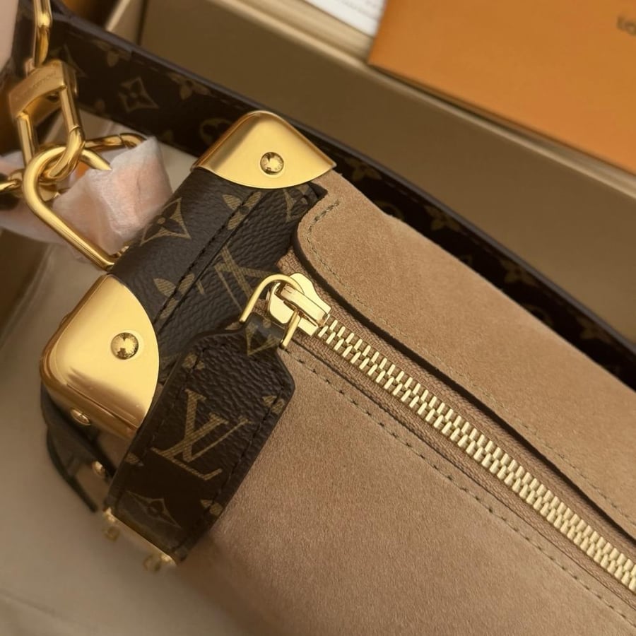 LOUIS  VUITTON