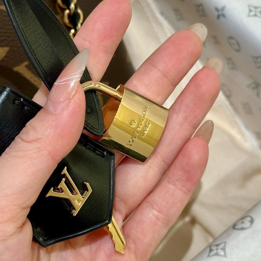 LOUIS  VUITTON