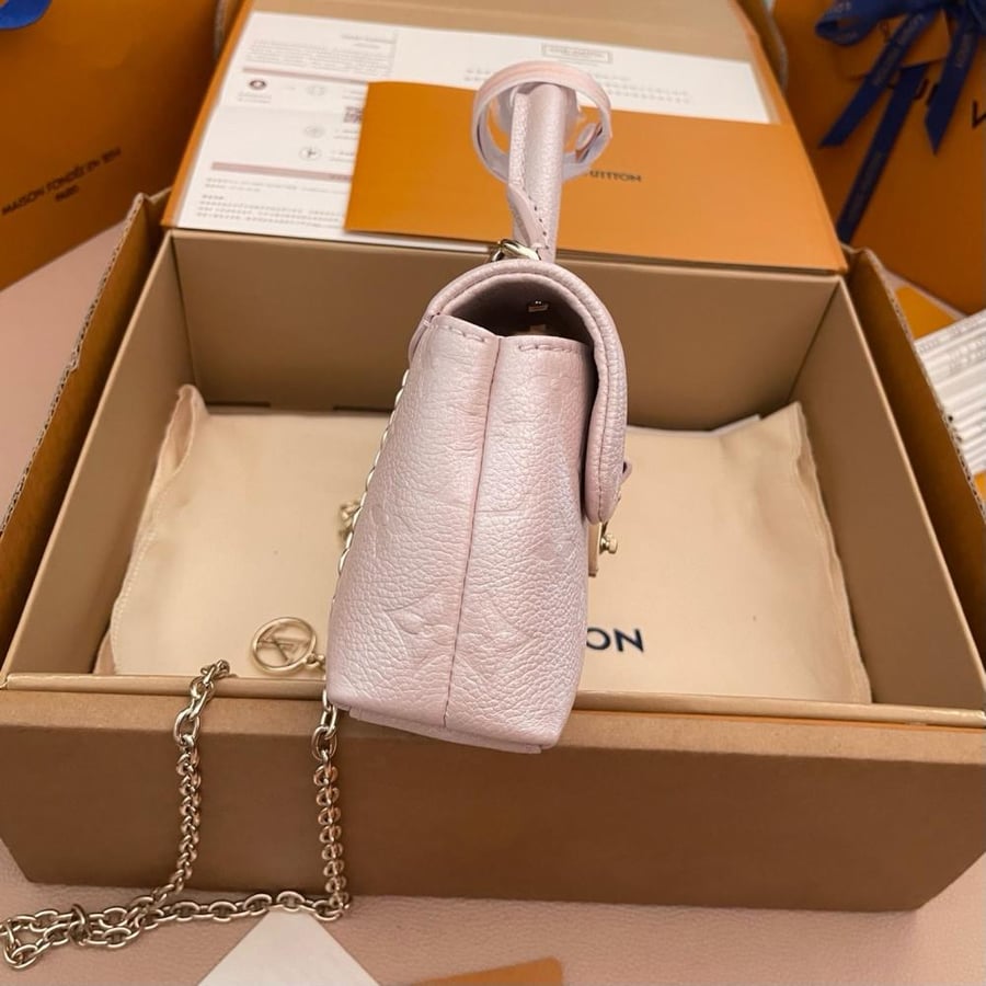 LOUIS  VUITTON