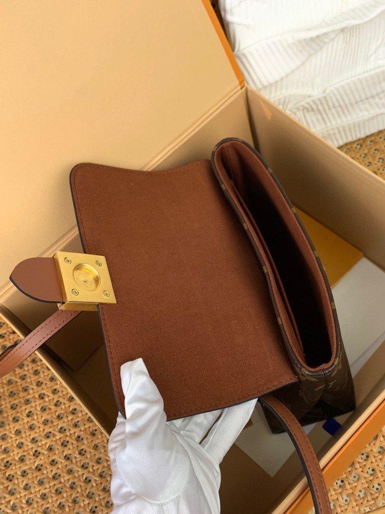 LOUISVUITTON-LOCU BB