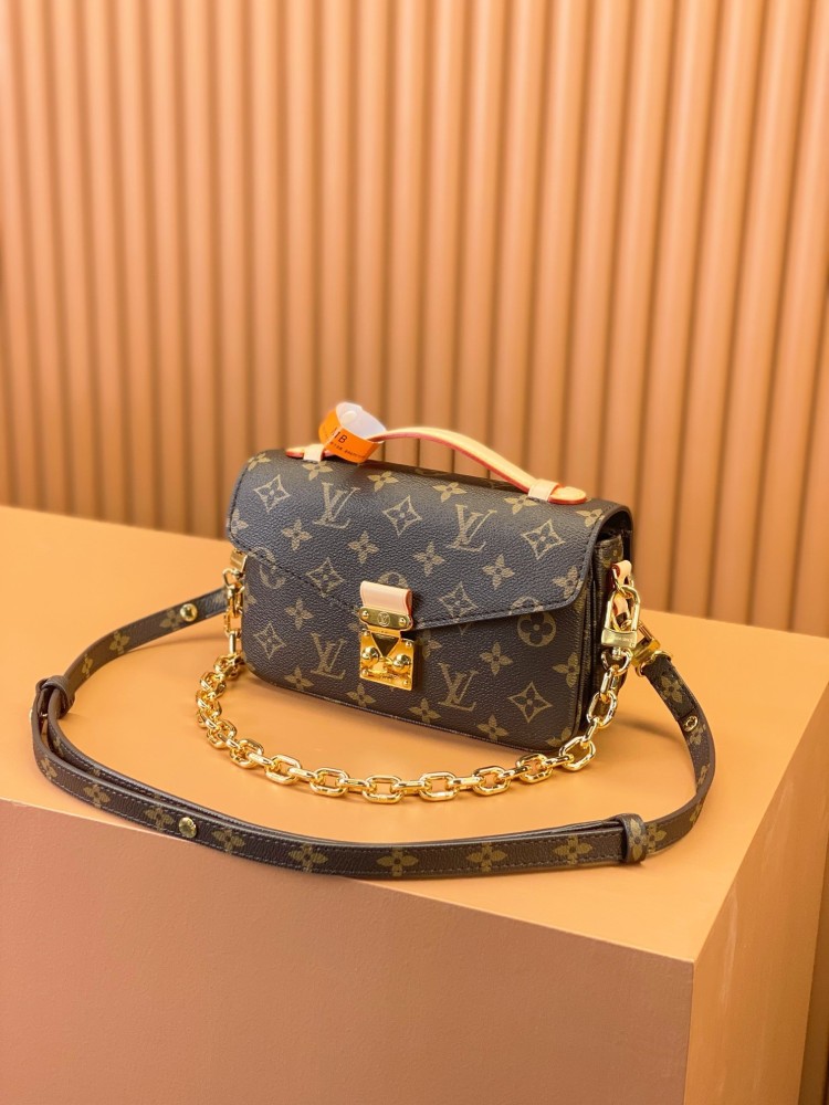 Louisvuitton-pochette