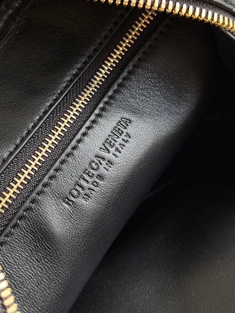 BOTTEGA-Veneta Small Getaway
