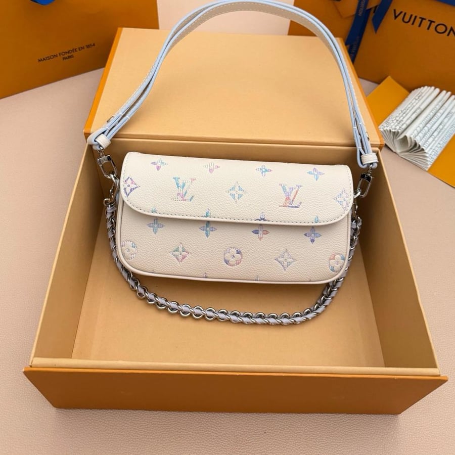 LOUIS Vuitton