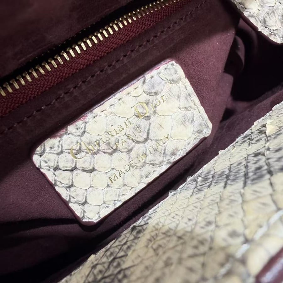 DIOR