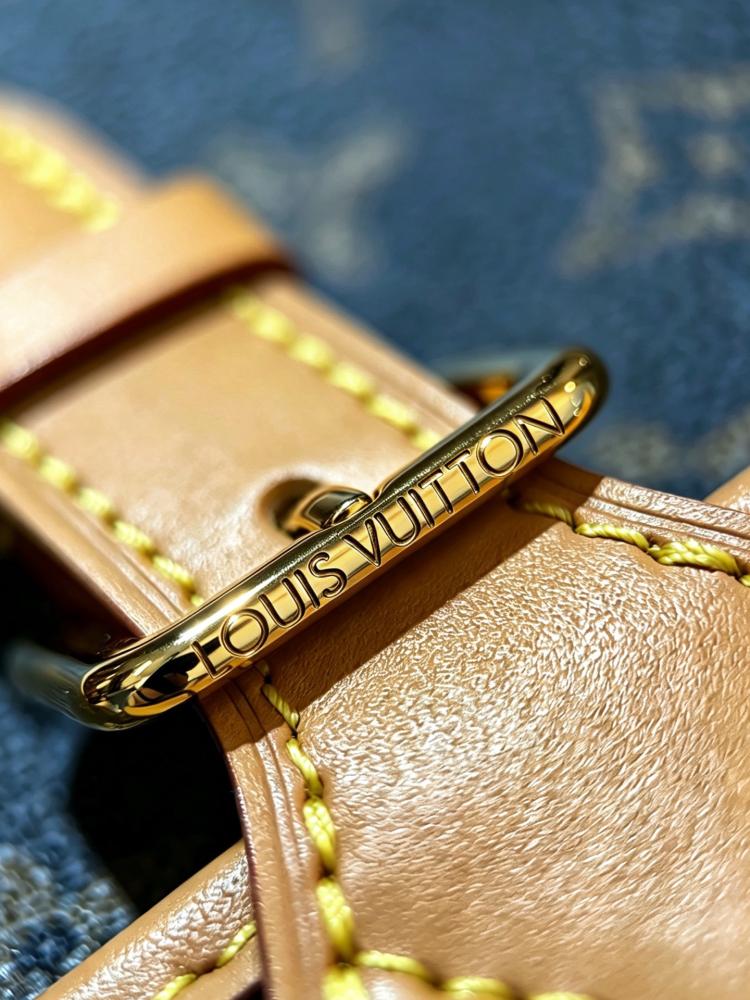 LOUIS  VUITTON