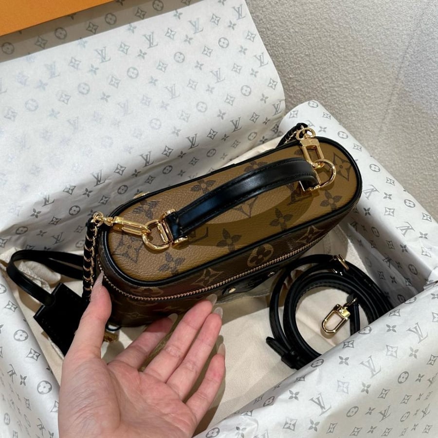 LOUIS  VUITTON
