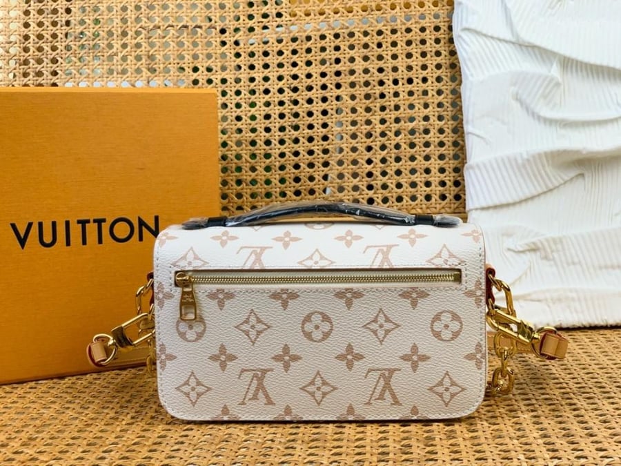 LOUIS  VUITTON