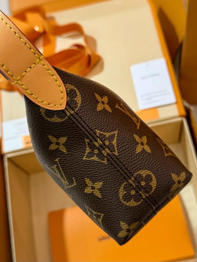 LOUIS  VUITTON