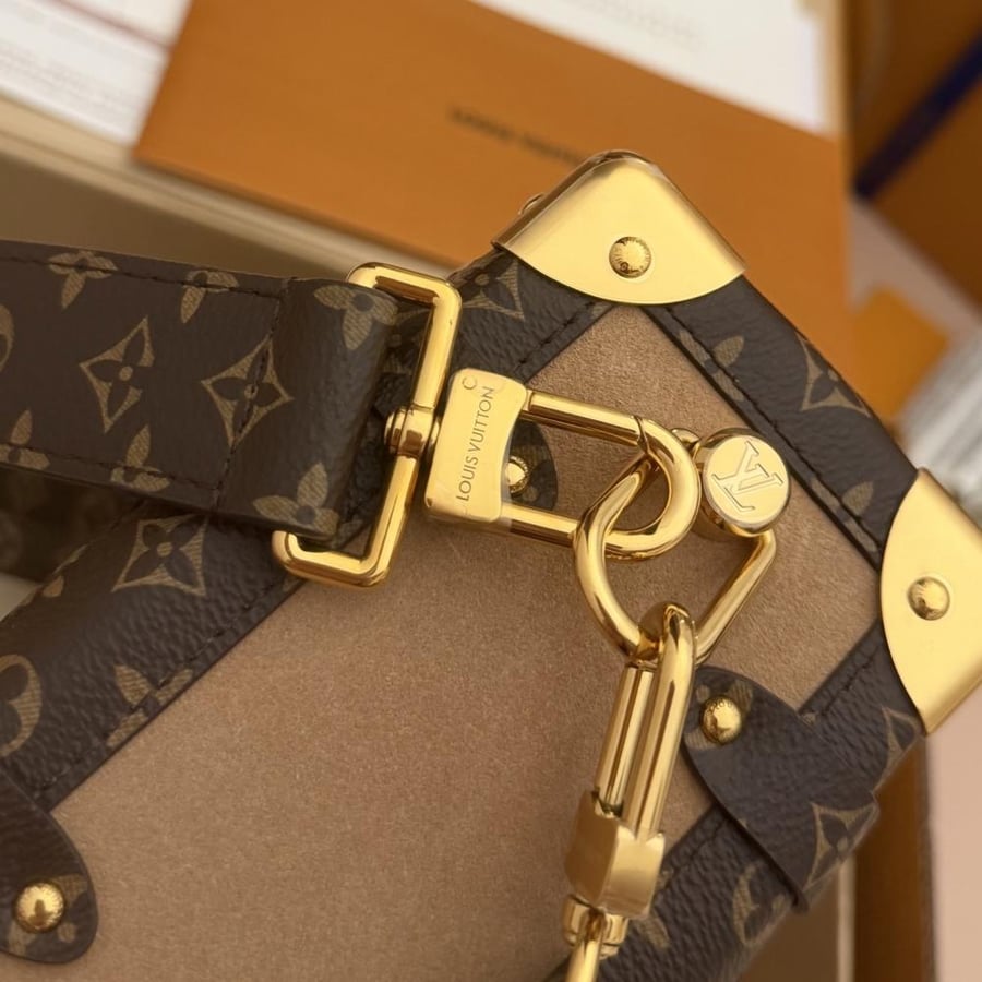 LOUIS  VUITTON