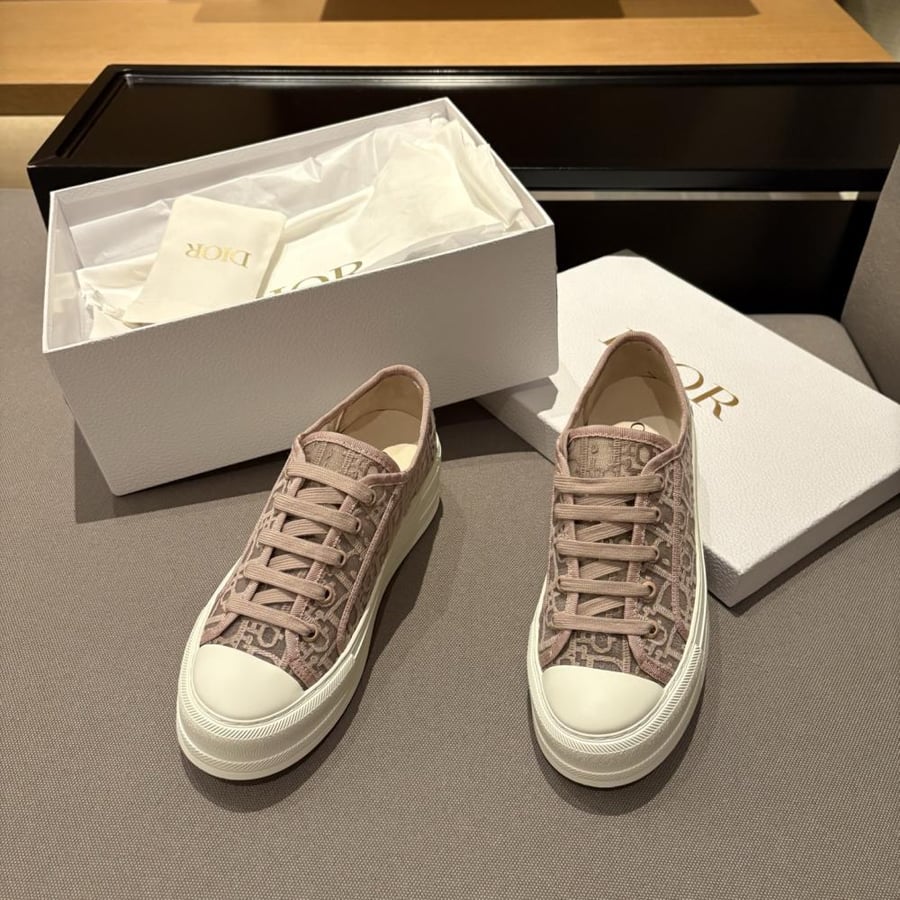 DIOR