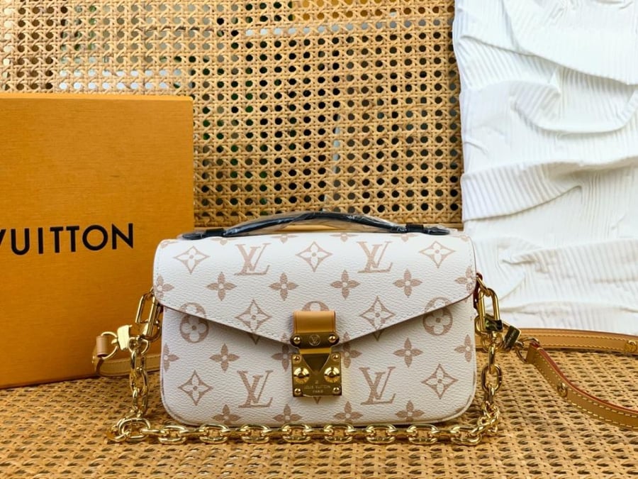LOUIS  VUITTON