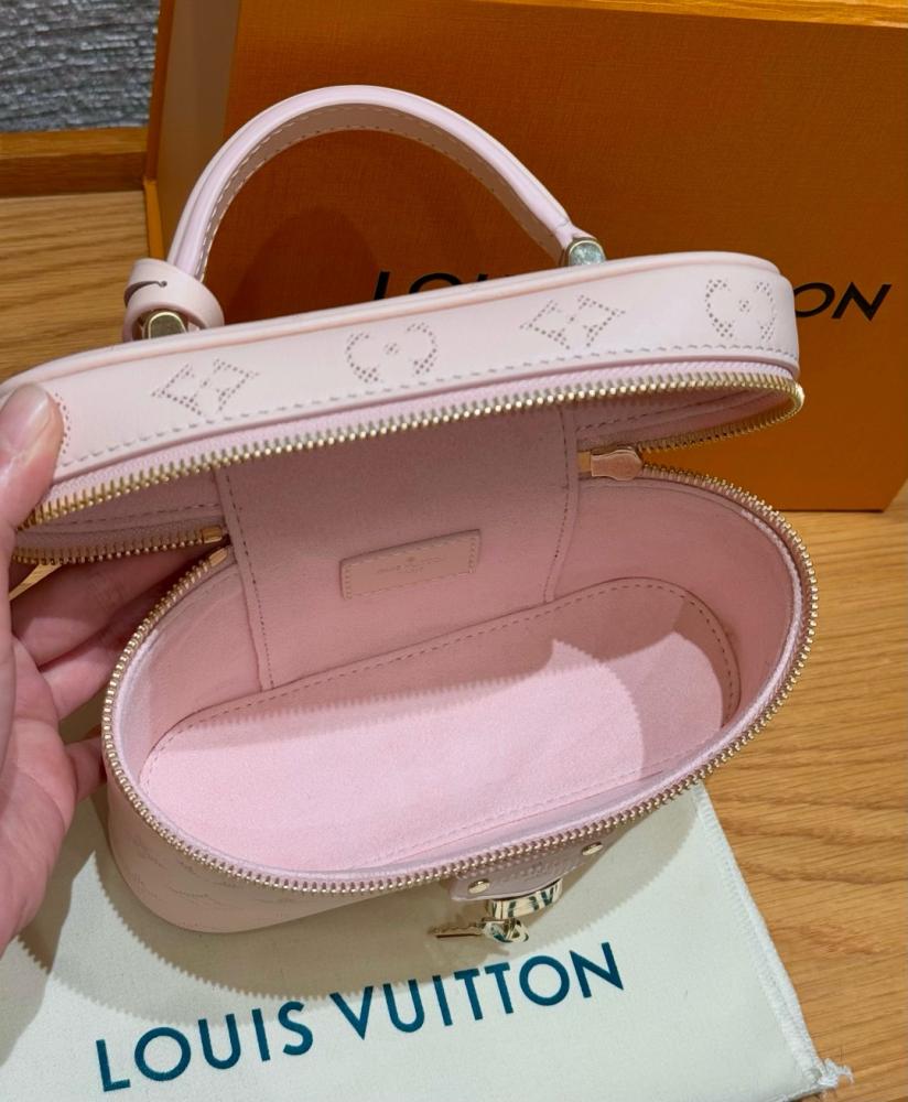 LOUIS  VUITTON