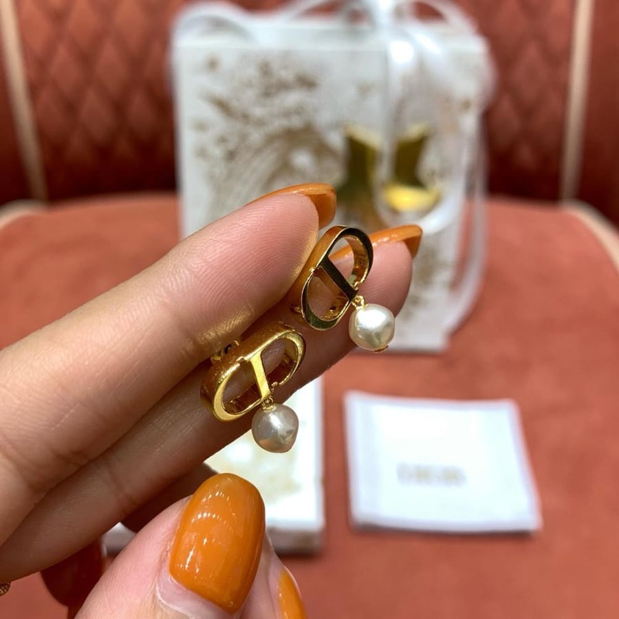 DIOR