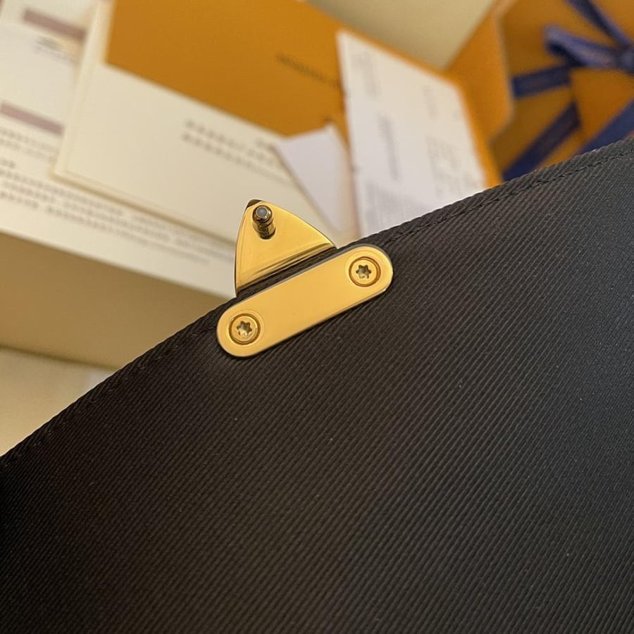 LOUIS  VUITTON