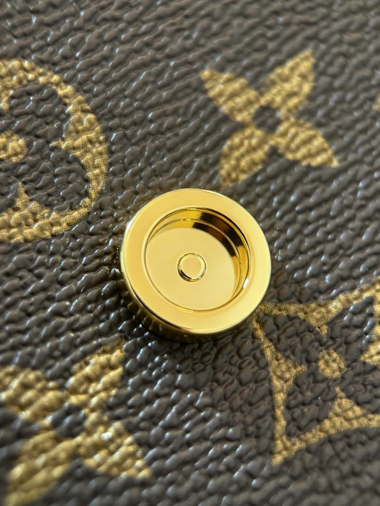 LOUIS  VUITTON