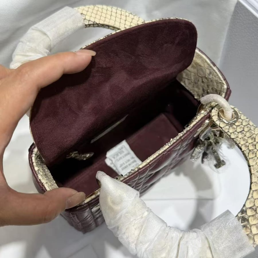 DIOR