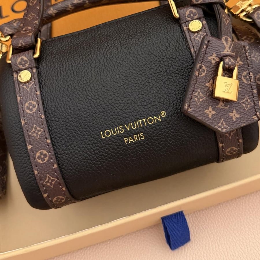 LOUIS  VUITTON