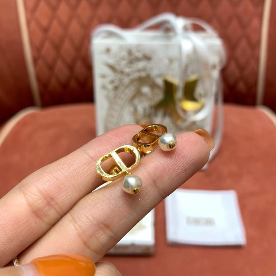 DIOR
